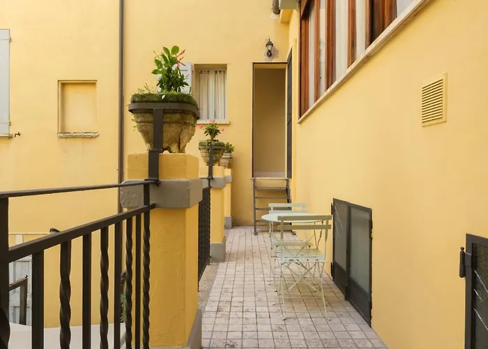 Nazario Sauro 19 By Bologna